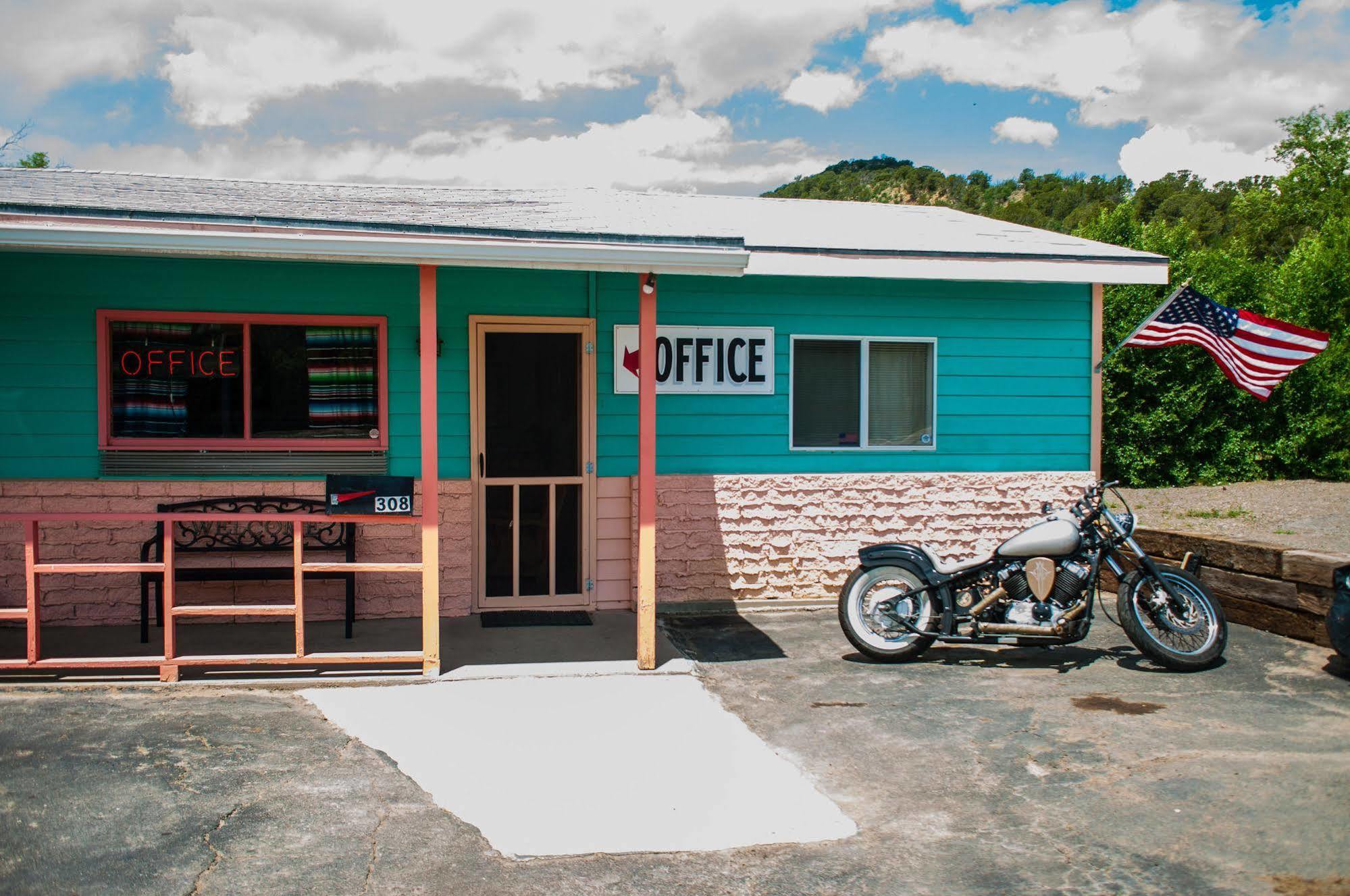 Raton Pass Motor Inn Kültér fotó
