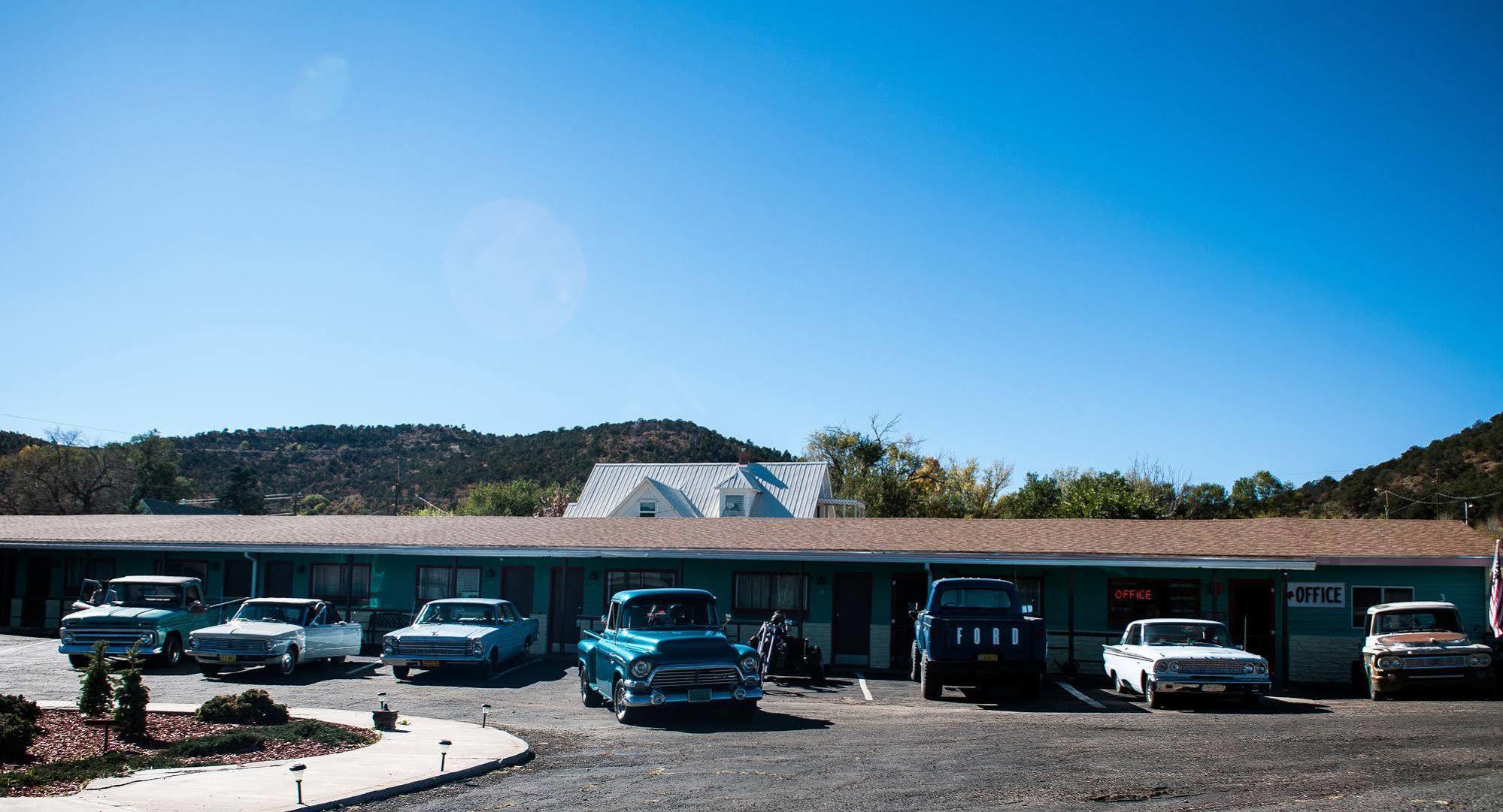 Raton Pass Motor Inn Kültér fotó