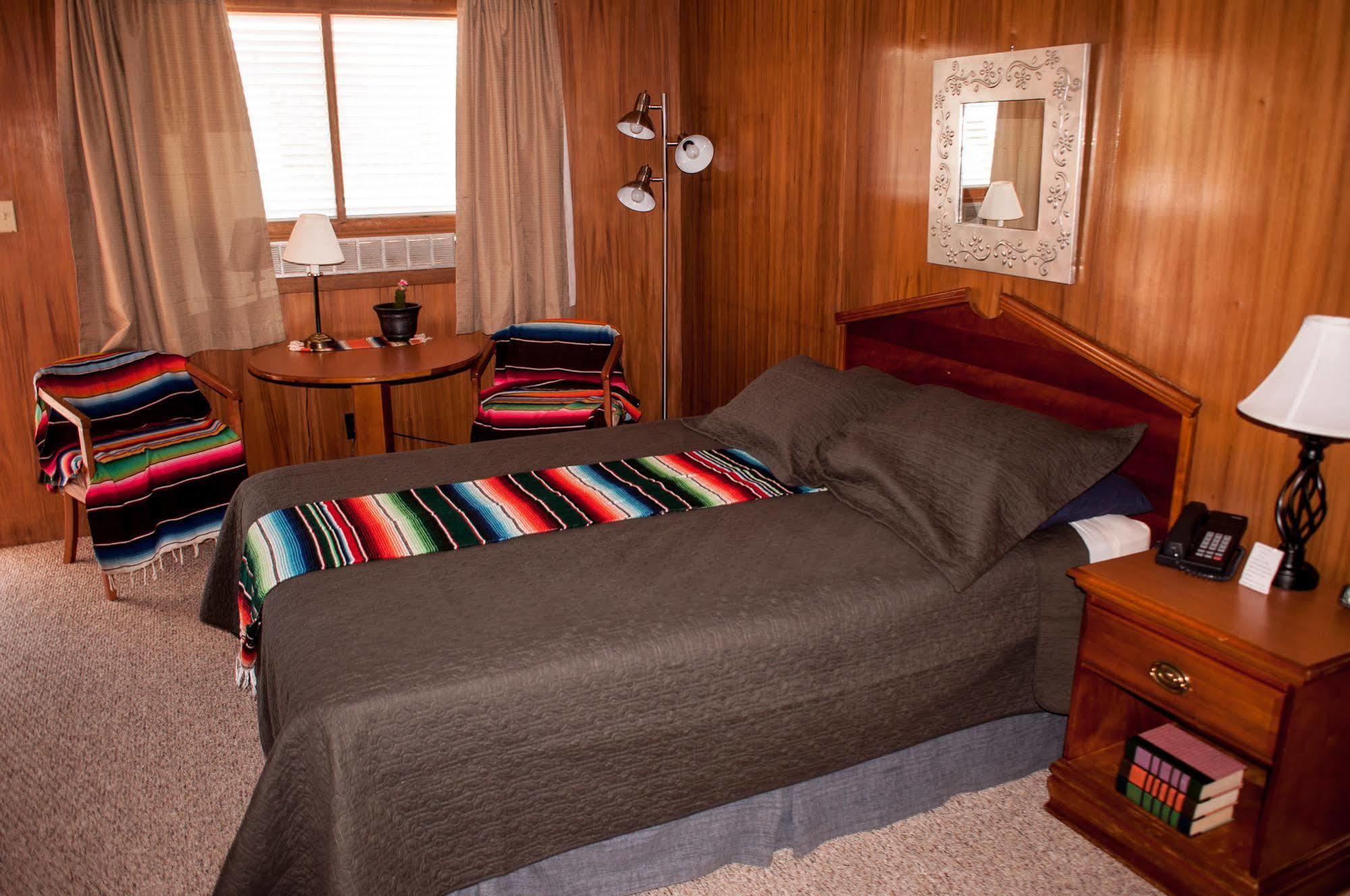 Raton Pass Motor Inn Kültér fotó