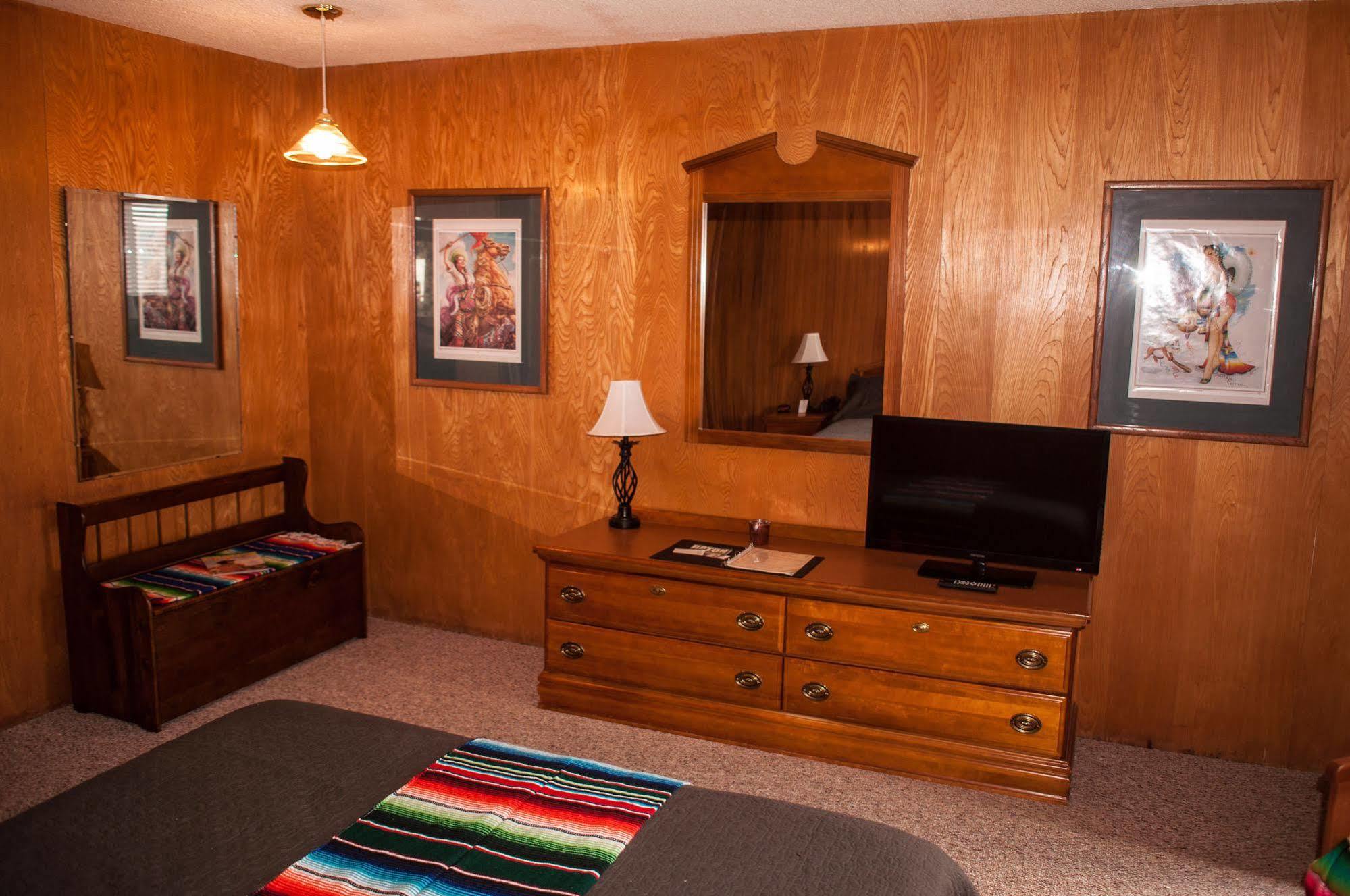 Raton Pass Motor Inn Kültér fotó